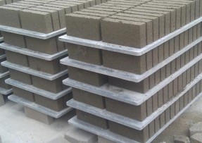 在网上找PVC砖机托板生产厂家的技巧